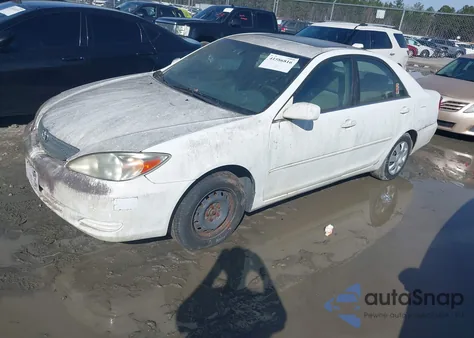 2002 Toyota Camry Le z USA, uszkodzony, nr VIN JTDBE32K620087402